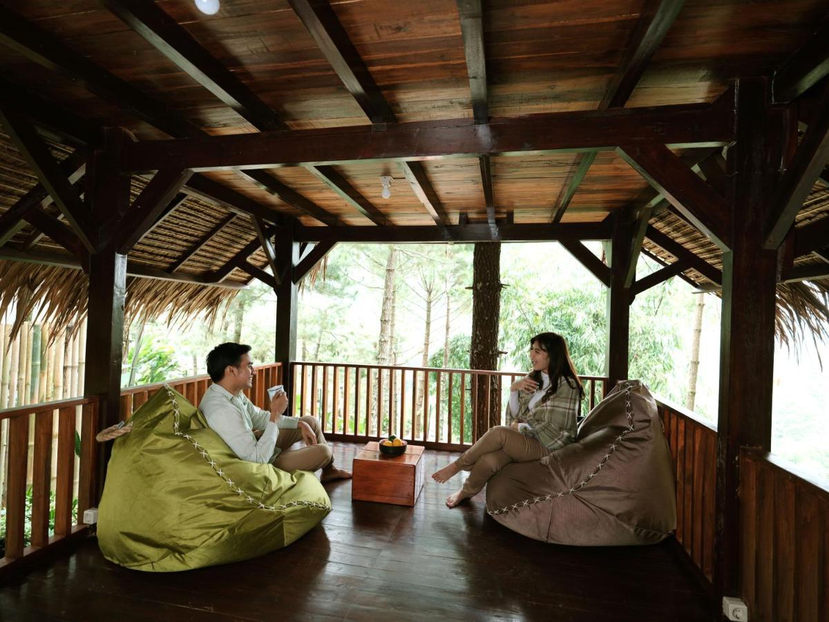 The Lodge Maribaya Cikareumbi Eksteriør bilde