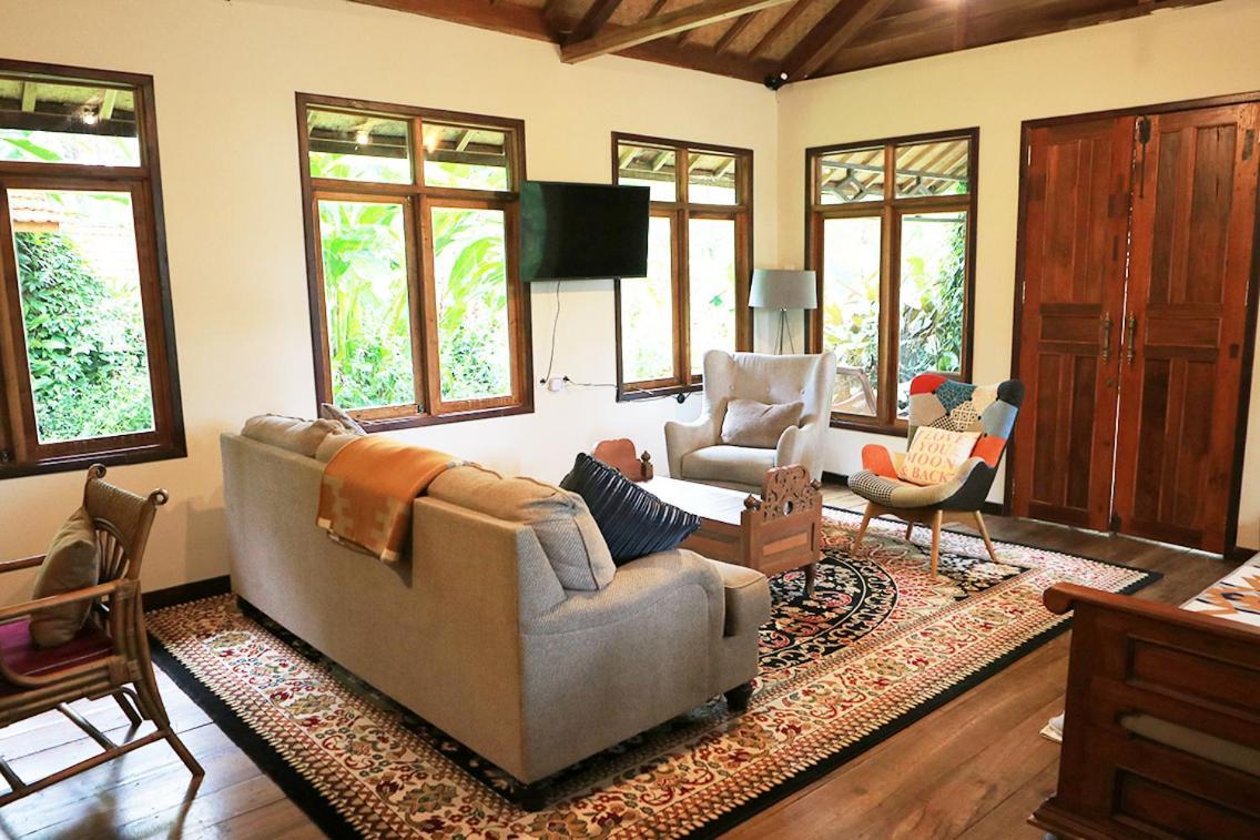 The Lodge Maribaya Cikareumbi Eksteriør bilde